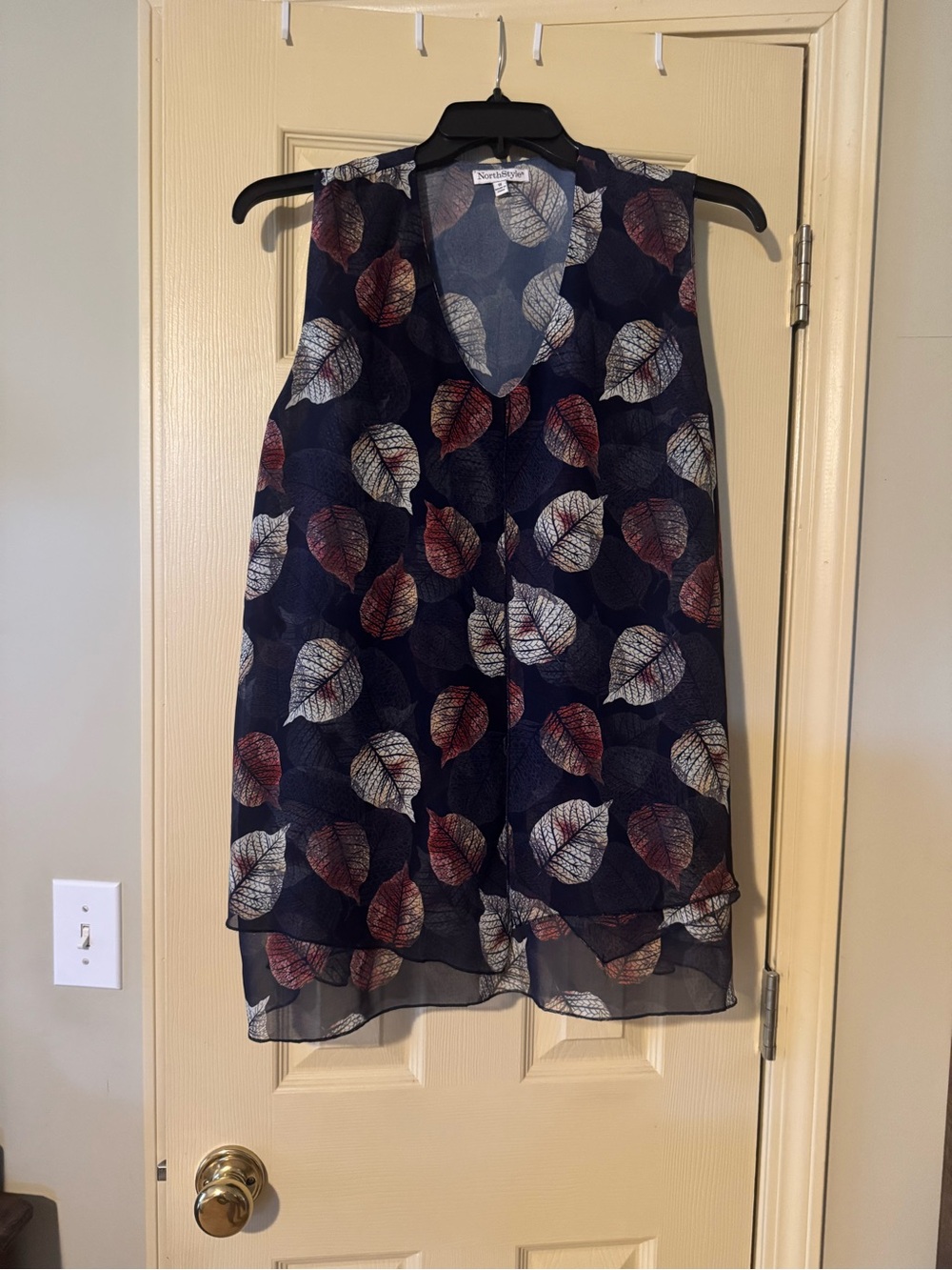 North Style Navy Leaf-Print Layered Sleeveless Camisole